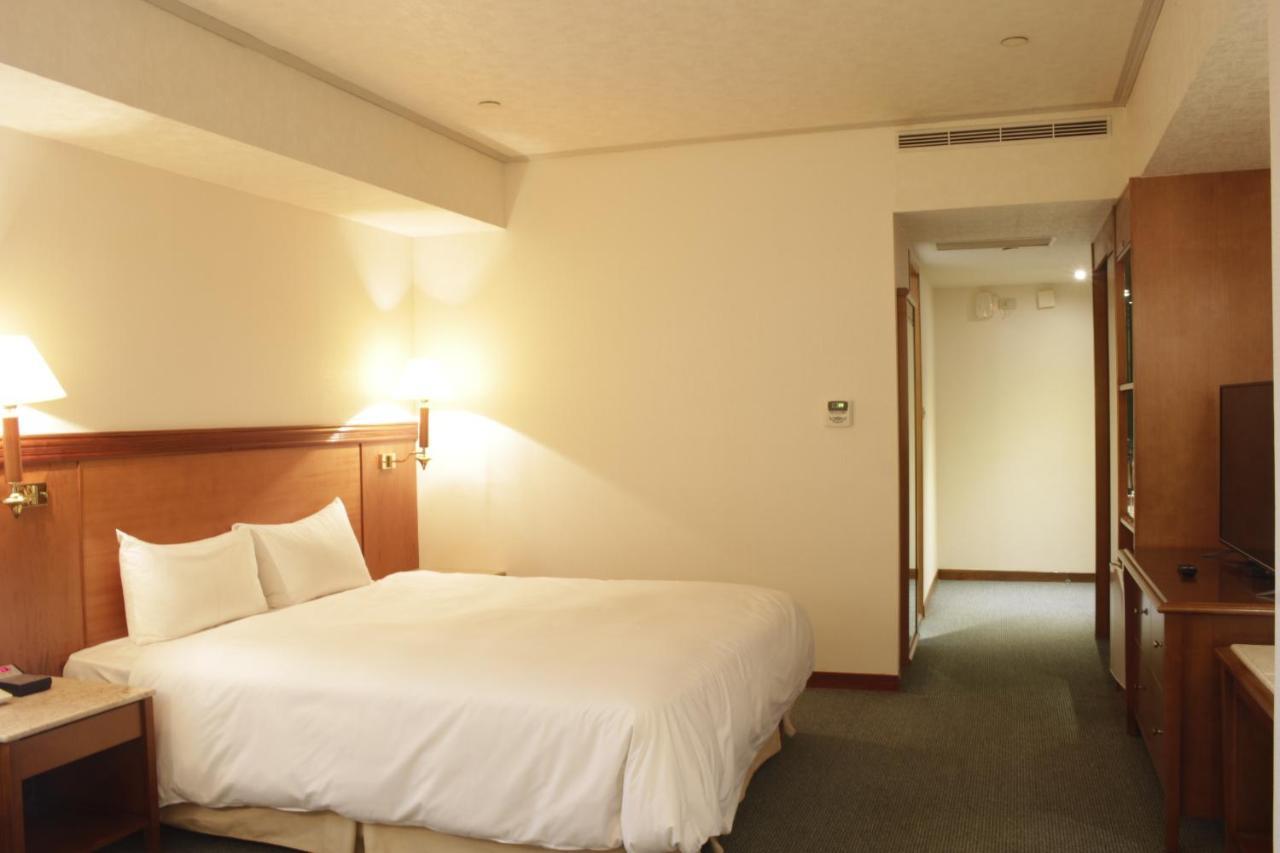 Hotel Avenue Хсинчу Сити Екстериор снимка