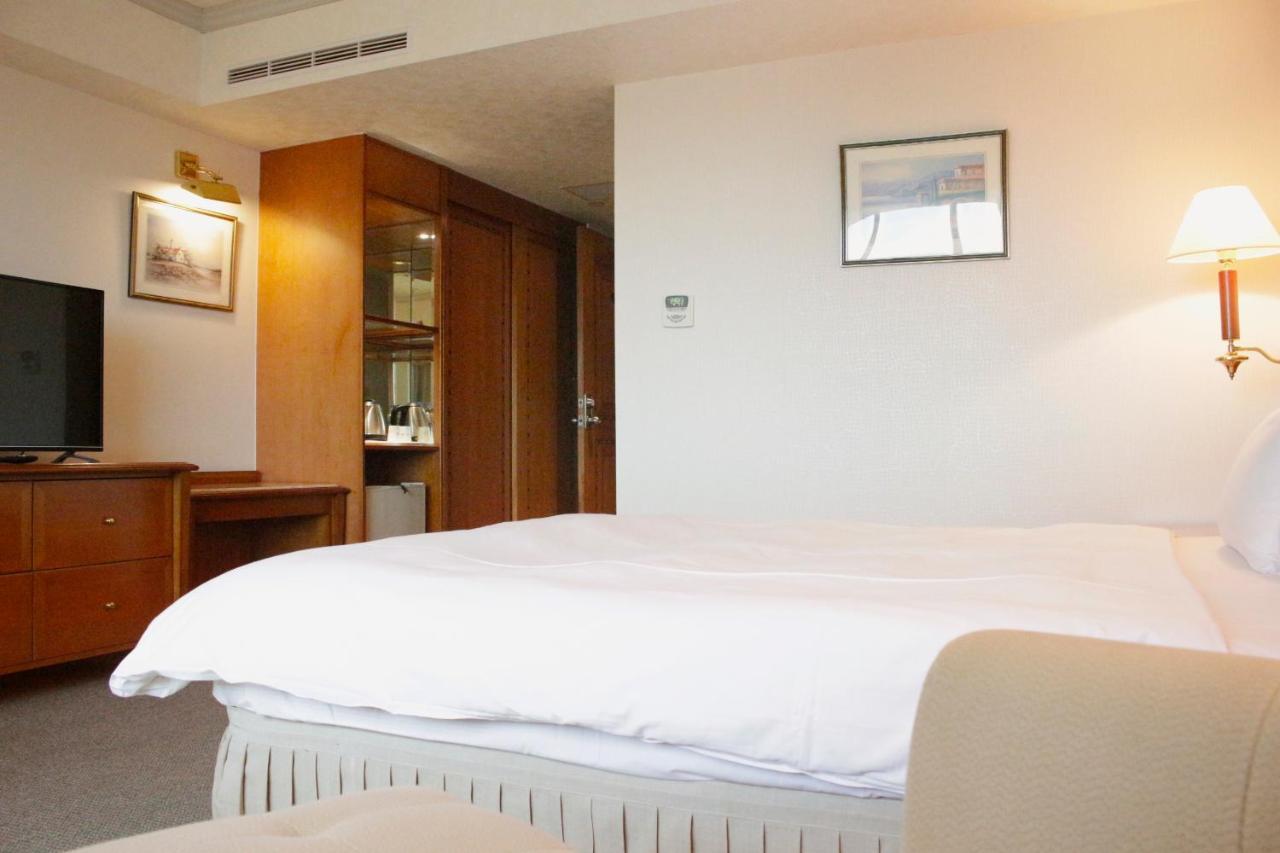 Hotel Avenue Хсинчу Сити Екстериор снимка