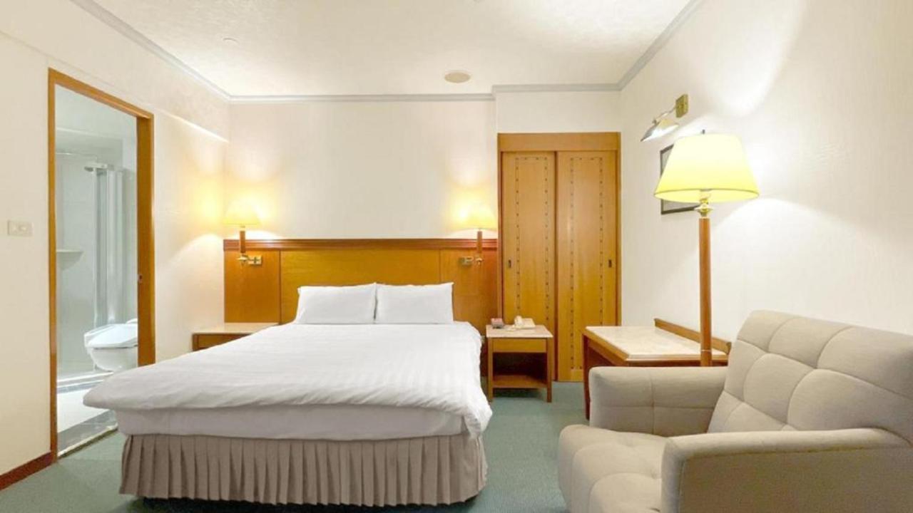 Hotel Avenue Хсинчу Сити Екстериор снимка