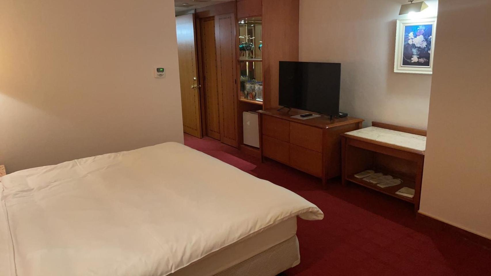 Hotel Avenue Хсинчу Сити Екстериор снимка